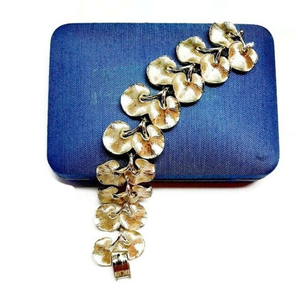 Vintage 1960s Silvery Gold Tone Flower Leaves Designer Link Bracelet By Lisner - Picture 2 of 5